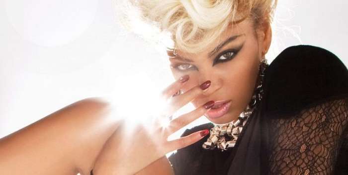 Fotos da campanha da marca de roupas Deréon, da cantora Beyoncé