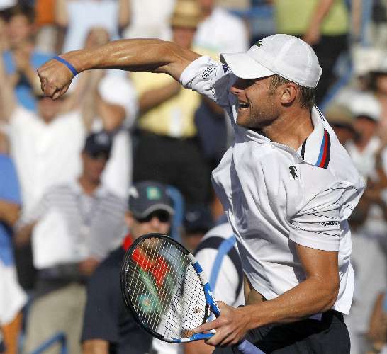 O norte-americano Andy Roddick comemora a vitória sobre Soderling e a vaga na final em Indian Wells
