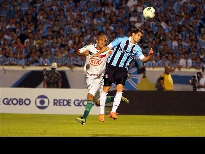 Palmeiras bate Grêmio no Olímpico e está perto da final