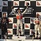 Button comemora a vitória ao lado de Vettel e Hamilton Button comemora a vitória ao lado de Vettel e Hamilton