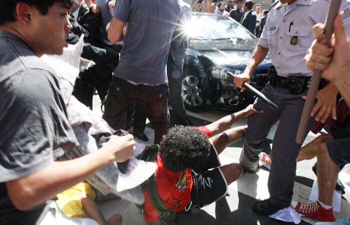Confira imagens da pancadaria em manifestação em São Paulo