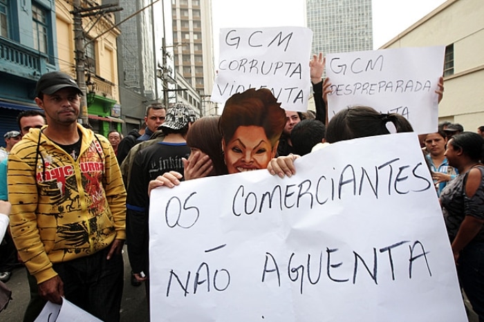 Lojistas do Shopping Oriental, em SP, foram impedidos de trabalhar pela GCM e houve confronto