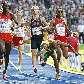 Mbulaeni Mulaudzi, da África do Sul, cai durante a final dos 800 m do Mundial Mbulaeni Mulaudzi, da África do Sul, cai durante a final dos 800 m do Mundial