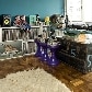 Imensa coleção de brinquedos vira decoração em apartamento