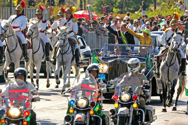 Lula e a primeira-dama chegam ao desfile de 7 de setembro