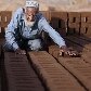 Refugiado afegão de 80 anos trabalha na fabricação de tijolos no Paquistão Refugiado afegão de 80 anos trabalha na fabricação de tijolos no Paquistão