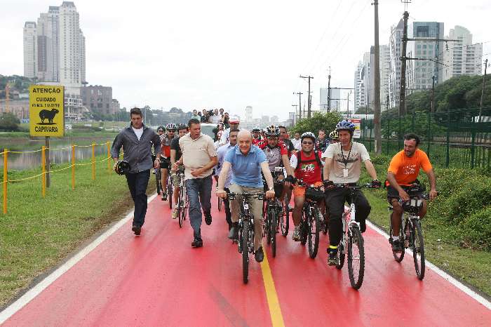 José Serra inaugura primeiro trecho da ciclovia da Marginal Pinheiros, 27/02