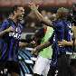 Thiago Motta (8) e Maicon comemoram gol da Inter sobre o Milan Thiago Motta (8) e Maicon comemoram gol da Inter sobre o Milan