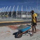 Arena Castelão tem campo de obras ao seu redor
