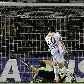 Zé Eduardo, do Santos, vê chance perdida de gol contra o Peñarol, pela final da Libertadores 2011 Zé Eduardo, do Santos, vê chance perdida de gol contra o Peñarol, pela final da Libertadores 2011
