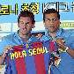 Lionel Messi e Daniel Alves posam com camisa de boas vindas do Barcelona a Seul, onde farão amistoso