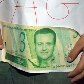 Nota de 3 reais com rosto do Prefeito Kassab, durante protesto, em São Paulo. 17/03/2011