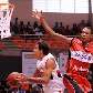 Marcelinho, do Flamengo, salta para fazer a cesta no Jogo das Estrelas do NBB