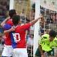 Jogadores do Paraná comemoram gol sobre o Palmeiras