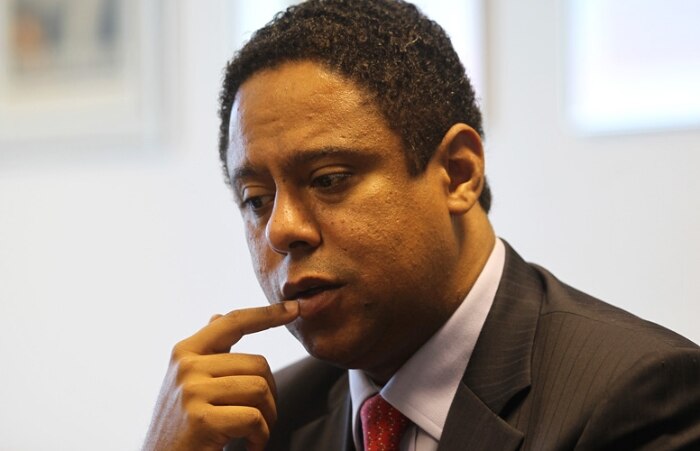 Cai ministro Orlando Silva