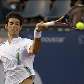 Thomaz Bellucci rebate bola durante vitória sobre Schwank e vai à semifinal em Santiago