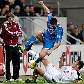 Ibisevic, do Hoffenheim (azul), sofre o carrinho de Maroh, do Nuremberg