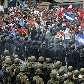 Polícia e Exército impede avanço de manifestantes pró Zelaya Polícia e Exército impede avanço de manifestantes pró Zelaya