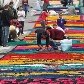 Fiéis se unem para preparar tapete de Corpus Christi em Santana de Parnaíba