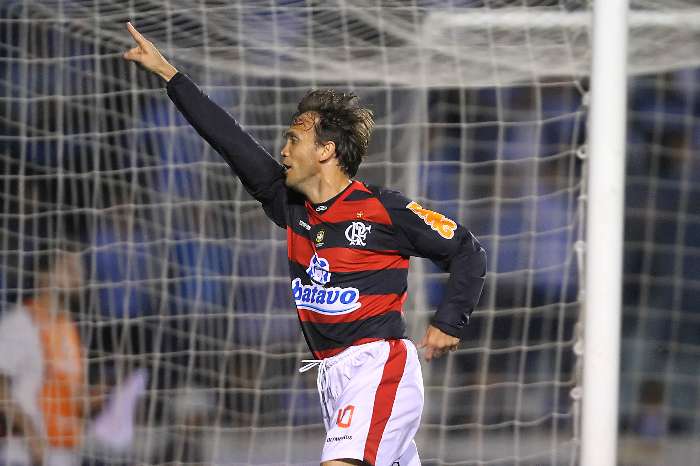 Petkovic comemora o gol que salvou o Flamengo da derrota contra o Grêmio