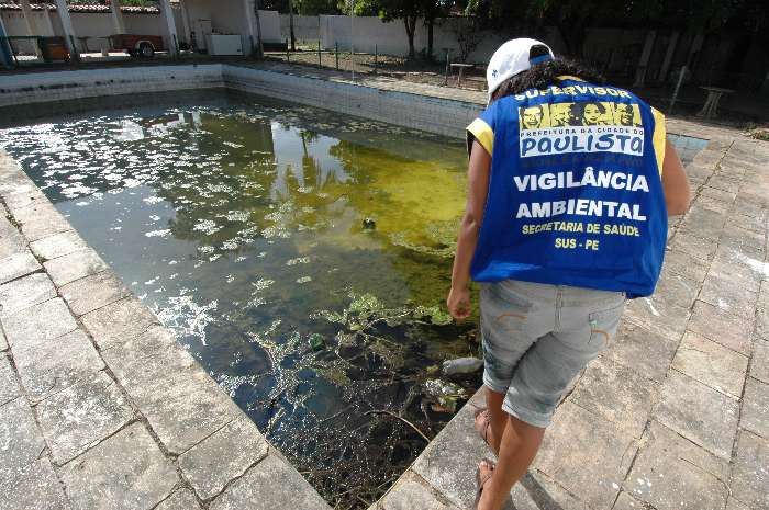 AGENTES DE SAÚDE VISITAM IMÓVEIS NO JANGA, EM PAULISTA