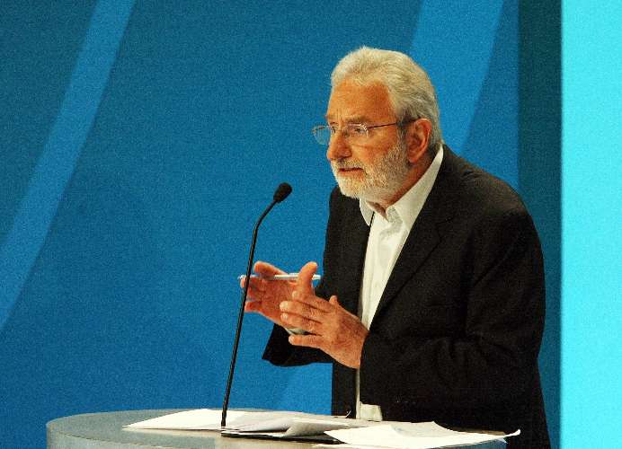 Ivan Valente, do PSOL, durante o terceiro debate eleitoral de TV, promovido pela Rede Record