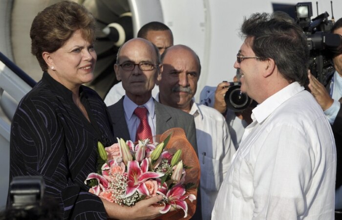 Dilma chega a Cuba em sua primeira visita de Estado ao país 