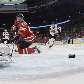 Sidney Crosby marca o terceiro gol da goleada do Canadá por 8 a 2 sobre a Alemanha, em Vancouver