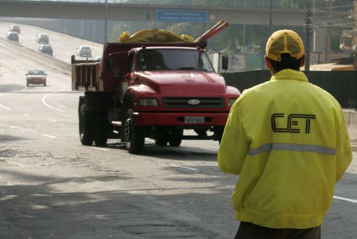 Começa a restrição de tráfego de caminhões em SP