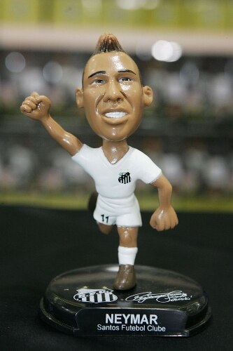 O Corinthians lançou o boneco do atacante Liedson. A ideia virou moda entre alguns times brasileiros