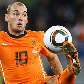 Domínio de bola de Sneijder, na partida contra o Uruguai no estádio Green Point