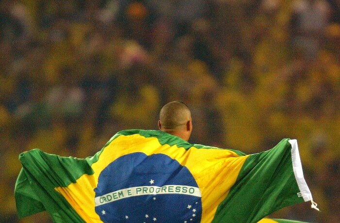 Deu a volta por cima na Copa de 2002, onde foi o artilheiro da seleção do penta, com oito gols