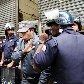 Capitão da PM, Mauro Ramos, chama a atenção do Inspetor da GCM, Marcos Ferreira, após confronto