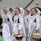 Meninas celebram o Corpus Christi em Ralbitz, na Alemanha Meninas celebram o Corpus Christi em Ralbitz, na Alemanha