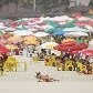 Banhistas aproveitam 30ºC na Praia Enseada no Guarujá Banhistas aproveitam 30ºC na Praia Enseada no Guarujá