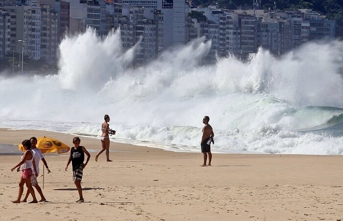 Copacabana completa 120 anos