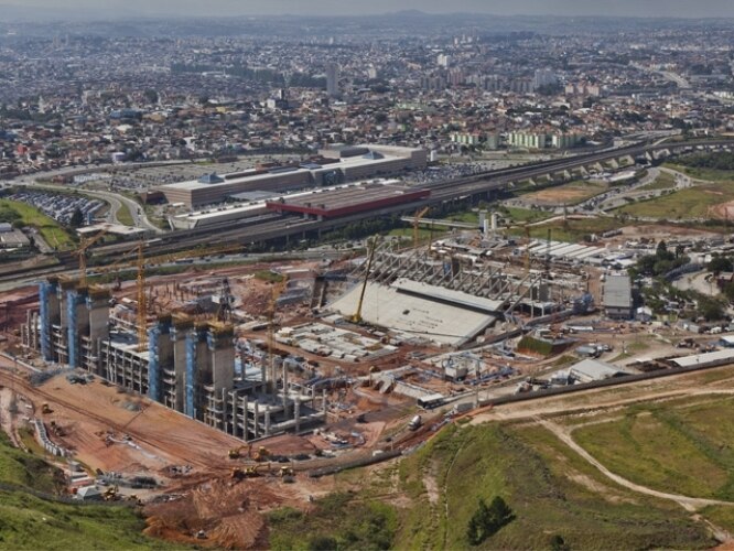 Estádio do Corinthians, que receberá a abertura da Copa, completa um ano de obras