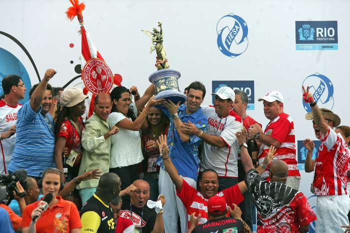 Comemoração do título começou na Sapucaí
