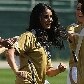 As candidatas trocaram de roupa no vestiário e fizeram alongamentos antes de entrar no campo As candidatas trocaram de roupa no vestiário e fizeram alongamentos antes de entrar no campo
