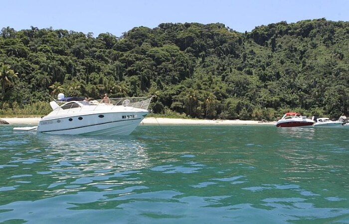 Ilhas são refúgio vip nas praias lotadas do litoral norte de São Paulo