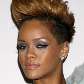A cantora Rihanna também esteve no pré-Grammy em Beverly Hills