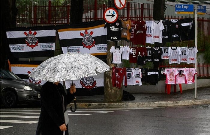 Classificação para a final da Libertadores pinta a cidade de preto e branco