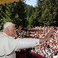 Papa Bento XVI se encontra com fiéis no castelo de Mirabello, em Lorenzago di Cadore, na Itália Papa Bento XVI se encontra com fiéis no castelo de Mirabello, em Lorenzago di Cadore, na Itália
