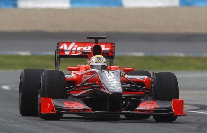Brasileiro Luiz Razia testa o carro da Virgin Racing em Jerez de La Frontera, na Espanha
