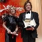 Os produtores Bill Pohlad e Sara Green recebem prêmio de melhor filme por 
