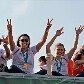 Campeã da Superliga, equipe festeja pelas ruas de Osasco