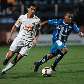 Ganso disputa a bola com Patric na vitória do Santos sobre o Avaí por 1 a 0 Ganso disputa a bola com Patric na vitória do Santos sobre o Avaí por 1 a 0