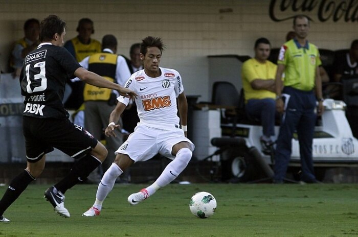 Santos recebe Corinthians dois meses após semifinal da Libertadores
