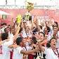 Jogadores do Red Bull erguem a taça de campeão paulista da Segunda Divisão (equivalente à quarta)