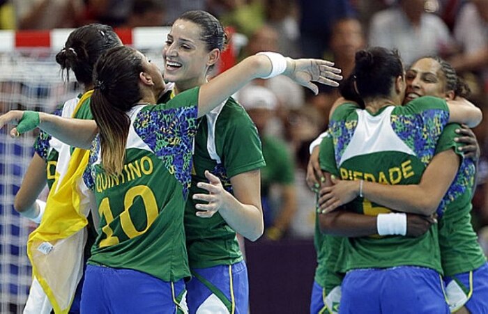Invicta, equipe feminina de Handebol vence 3 partidas seguidas em Londres